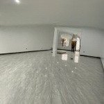 Cho thuê tầng 1, 2 tại đường 23 tp giao lưu. dt 130m2, mt 8m, thông sàn thang máy. giá 35tr/th