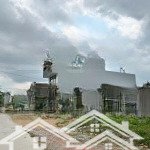 Mua đất nền tặng nhà đường 10, khu dân cư 135, thị trấn bến lức, 3,9 tỷ, 132m2 cách eco retreat 7p