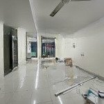 Cho thuê văn phòng vạn phúc, gần ngã tư vạn phúc, 120 m2/tầng, đã ngăn 2 phòng làm việc