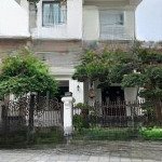 Cho thuê bt ciputra - tây hồ. 200m2 đất, xd: 100m2 x 3 tầng, mt: 10m. nhà mới 100%, có đồ cơ bản