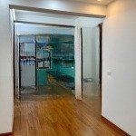 Cần bán căn hộ chung cư việt hưng. dt 83 m2 3 phòng ngủ 2vs nội thất cơ bản. lh e 0986188858