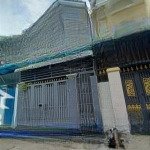Nhà lầu gần chợ đông hòa, giá 3 tỷ 900 triệu
