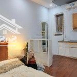 Ban công 30m2 bếp nvs riêng phạm hùng nối dài kế bên q8