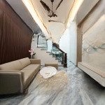 Bán nhà đẹp đường láng - gần ô tô - sân để xe riêng - 50m2 - 10 tỷ