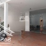 Ngay công viên tao đàn q1 ngang 6m nở hậu 6.4m x 14.om 3 tầng sth ô tô đậu sân tháng lụm 5o trieu