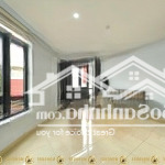 Phòng trọ tách bếp full nội thất - thang máy - nhà mới gần ga t3 - cầu vượt hoàng hoa thám