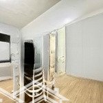 Cho thuê căn hộ 2 phòng ngủ cửa sổ, full nội thất, nhận 5 người 5 xe, gần vòng xoay lê đại hành