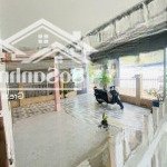 Bán biệt thự giáp sông lớn 11x22m, 214m2 thổ cư giá 28tr/m2 hiện trạng có nhà cấp 4 đã hoàn công