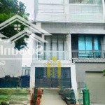 Nhà sân xe hơi khu đô thị an phú thiết kế hiện đại giá 28 triệu