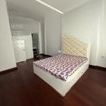 Nhà thuê quận 5 trần hưng đạo 40 triệu/tháng 70m2 3 tầng 6pn 6wc xe hơi vào nhà nhà mới vào ở ngay