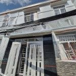 Nhỉnh 3 tỷ có nhà 2 tầng, 4 phòng ngủ, tại p. phước long b - giáp đường lớn nhà mới xây