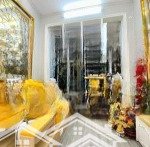 Cho thuê tòa nhà mặt phố láng hạ, c vị trí siêu đẹp mặt tiền 7,8m, diện tích 225m2 x7t, mọi mô hình