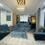 Bán căn hộ tòa nhà 27 huỳnh thúc kháng, 130 m2, 3 pn, h đông nam, nội thất, giá 9,2 tỷ