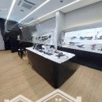 Cho thuê nhà mặt phố bạch mai, gần vincom bà triệu, 4 tầng, t1 thông sàn 70m², mt 7m, 75tr/tháng