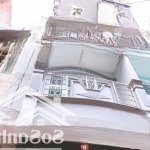Nhà đường số q4 đường rộng 6m bao 2 chiếc taxi 7 chổ ra vào