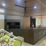 Hàng hiếm ! cho thuê văn phòng tầng trệt + lửng đầy đủ nội thất phố đi bộ royal vạn phúc city