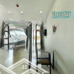 Cho thuê căn hộ dịch vụ cao cấp - đầy đủ tiện nghi - ban công cửa sổ lớn thoáng mát