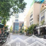 đội cấn - ba đình - oto đỗ cổng - nhà dân xây - tặng full nội thất như mới - ở ngay.