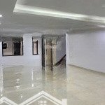 Cho thuê nhà 80m*6 tầng, thang máy, mặt phố trần khát chân, hai bà trưng, giá 55 triệu