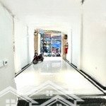 Toà nhà văn phòng cầu giấy - vỉ hè ô tô tránh - trước nhà view vườn hoa