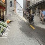 ô tô đỗ cửa-cách 1 nhà ra trục chính ô tô tránh