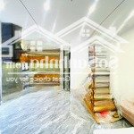 Nhà lô góc cực đẹp- mặt tiền rộng- trung tâm việt hưng
