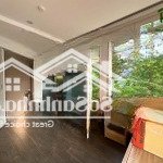 Cho thuê căn hộ ban công siêu đẹp - sát bên vạn hạnh mall q10
