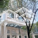 Bán nhà vị trí đắc địa sát cổng chợ bến thành - quận 1 - (4,2x20m) - 5 tầng - hđt: 200tr/th - 70 tỷ