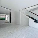 Bán nhanh căn shophouse ngay cổng chính kđt oasis mỹ phước, đã hoàn thiện, sẵn nội thất
