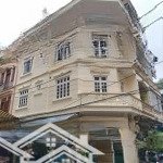 Lô góc phân lô ô tô chạy vòng quanh phố hồng mai
