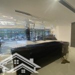 Cho thuê mp tràng tiền, vị trị cực vip, dt 200m, mt10m,nhiều mô hình,giá thoả thuận. lh:09322.88997