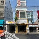 Cho thuê tòa nhà 4 tầng vị trí đẹp đường nguyễn trung trực (đoạn không dính con lươn), tp. rg, kg
