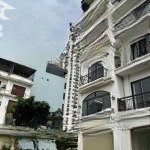 Bán nhà phúc lợi 5tầng thang máy dt 70m2 mặt tiền lớn, ô tô vào nhà, nội thất xịn view hồ trước sau