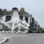 Bán gấp căn shophouse sông hồng tại tt trâu quỳ, lô giáp góc cạnh phố cửu việt, kinh doanh tốt.