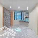 Giang biên, nhà mới gara ô tô thang máy kinh doanh tốt đường ô tô tránh.