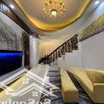 Nhà đẹp hoàng quốc việt ở ngay. lô góc 2 thoáng. 55m2 6 tầng giá chỉ 10 tỷ nhỉnh