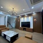 Bán nhà phố quan nhân, full nội thất – gần hồ, thoáng trước sau