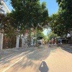 Cần bán căn biệt thự sang trọng khu nhà ở vinaconex trung văn 172m 5 tầng 8m mặt tiền