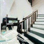 Bán nhà phố lạc long quân, đường thông ô tô, dt 43m2, 4 tầng, mt 3,7m giá chủ chào 8,8 tỷ