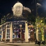 Chủ nhà gửi bán nhà mặt phố lạc long quân: 270m2, 3 tầng lô góc, mt 16m. giá 200 tỷ. lh: 0888999766