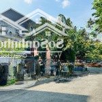Cho thuê biệt thự đơn lập riviera cove quận 9 căn góc đẹp, sân vườn rộng, có thang máy