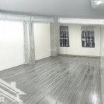 Cho thuê nhà mặt phố trung phụng diện tích 50m2x4tầng mt 4,5m thông sàn thang máy giá thuê 38tr tl