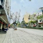 Nhà biệt thự liền kề tây hồ ngay sau quận uỷ, ô tô tránh vỉa hè dừng đỗ, an ninh tốt, giá: 42 tỷ