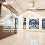 Chính chủ bán nhà mặt phố võng thị, tây hồ, dt 40m2, mt 4m, 5 tầng, 18,6 tỷ