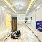 Lô góc ngọc hà, ba đình 40m 5 tầng 9 tỷ
chỉ 10m ra hồ 50m ra phố ô tô kd