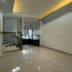 Bán nhà thạch bàn ngay ngã tư cổ linh thạch bàn 38m 5 tầng có sân để xe giá 5,5 tỷ