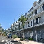 Bán căn nhà phố có sổ hồng giá 6,4 tỷ, diện tích 5x17,5m