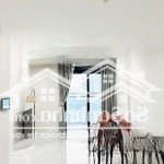 Cần cho thuê gấp căn góc 2pn 70m2. tầng cao, full nt tại sunshine sky city q7. giá siêu tốt 16tr5