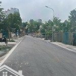 Bán đất cự khối 51m2 - mặt tiền = hậu 5,1m. đường 13m vỉa hè ô tô tránh. lh: 0975960803