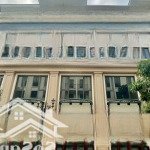 Bán nhà liền kề cao cấp - ngay cạnh công viên - đại lộ hừng đông, vị trí đẹp, kết nối hoàn hảo